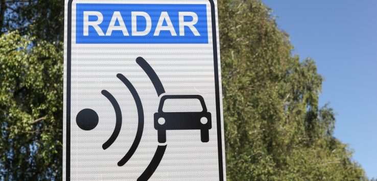 MiAsesor te aclara los pasos a seguir para reclamar la anulación de una multa de tráfico generada por un radar.